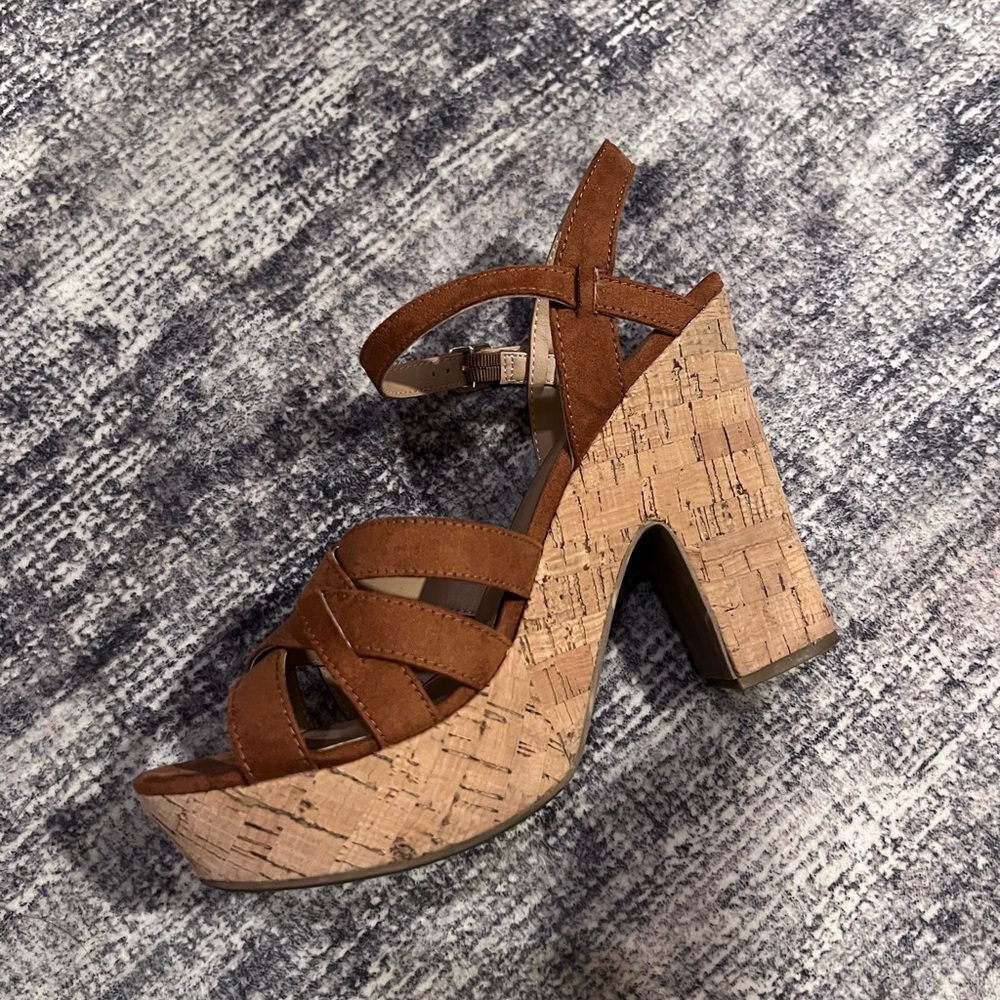 Brown Platform Sandals with Cork-Style Heel - Picture 5 of 7